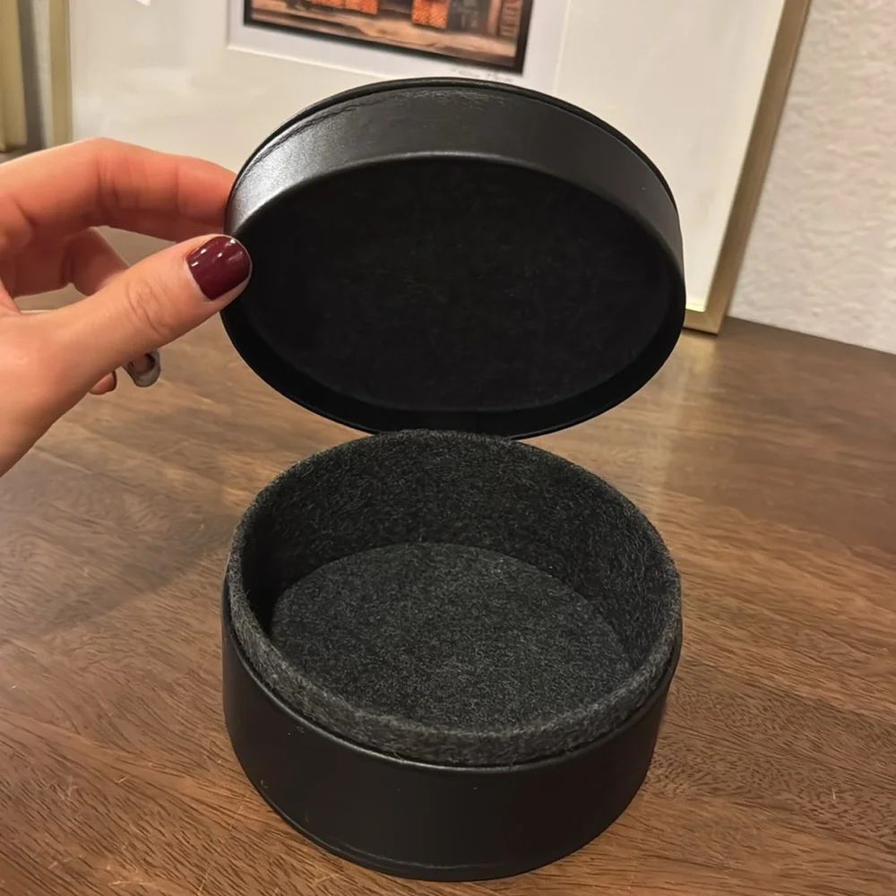 PARACHUTE EUC Black Leather Round Cord Keeper Case Box - Picture 3 of 6